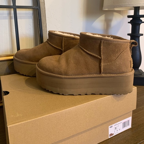 UGG Women’s Classic Ultra Mini Platform - Size 7 - Chestnut Color - Picture 1 of 10